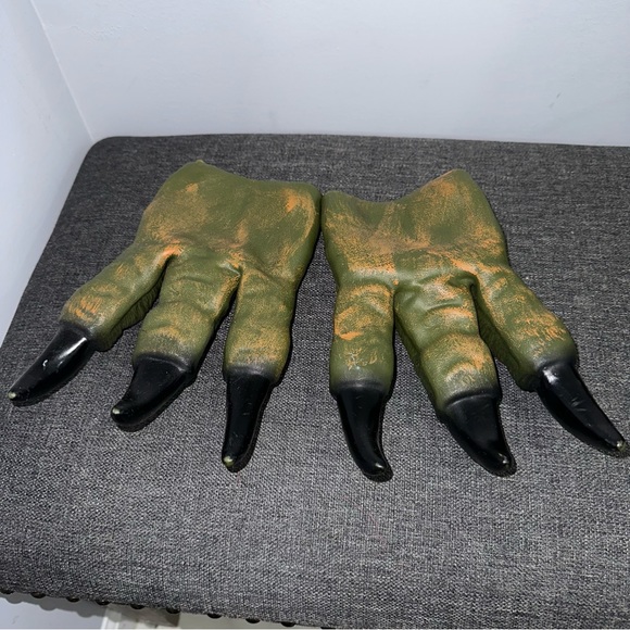 Rubber Jurasaic Dinosaur Claws Velociraptor For Costume & Cosplay Adult & Child - Picture 3 of 3